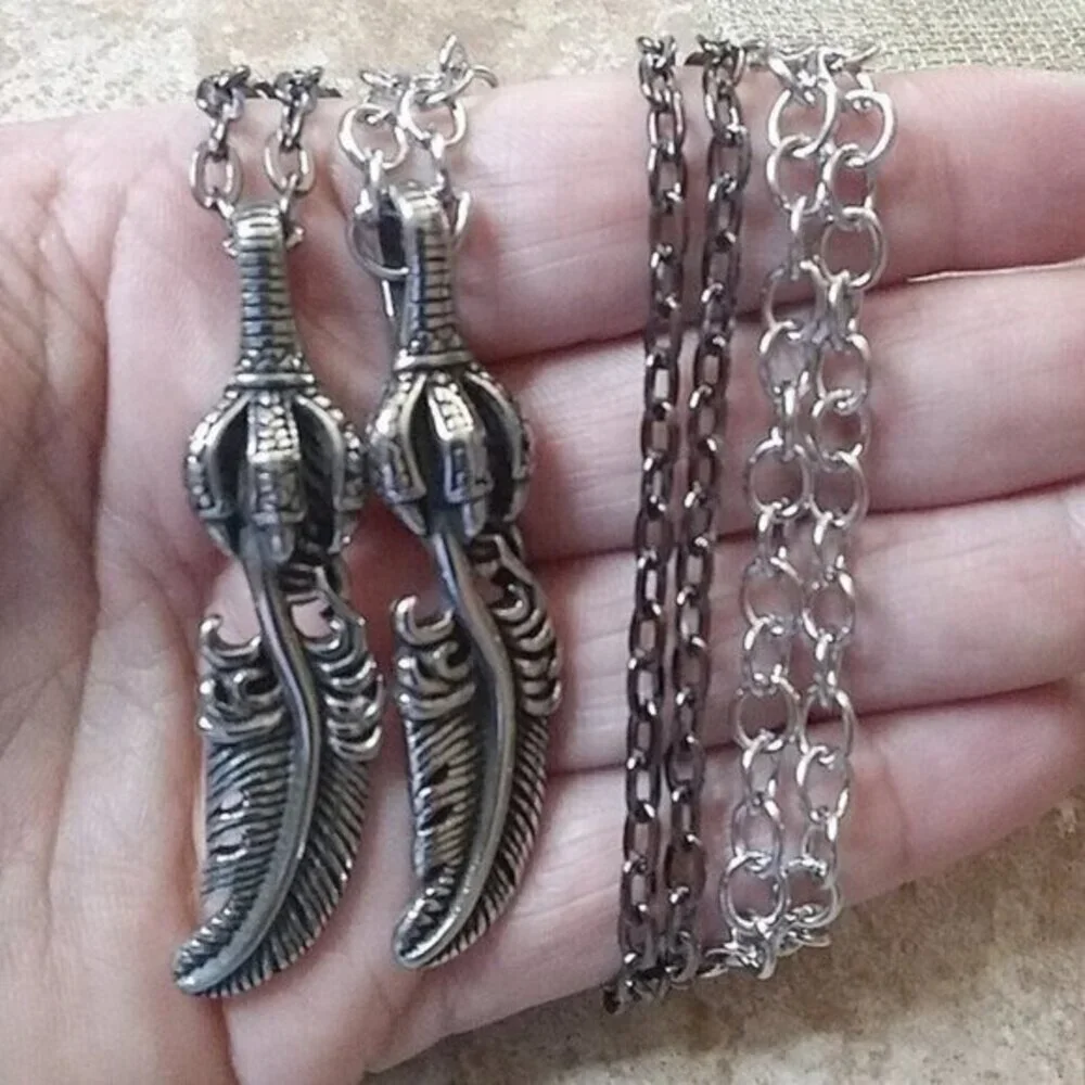 Eagles Claw Talons + Feather - 24